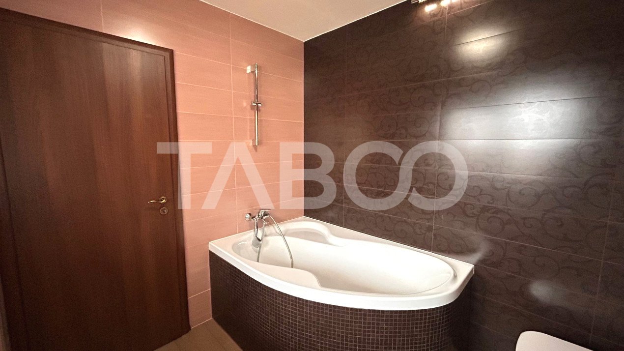 Apartament de vanzare 3 camere loc de parcare 2 bai balcon in Sibiu
