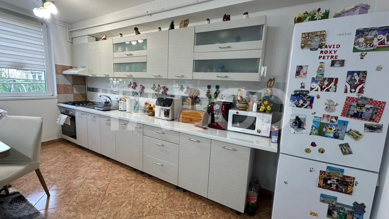 Apartament de vanzare 3 camere mobilat utilat Selimbar Sibiu 