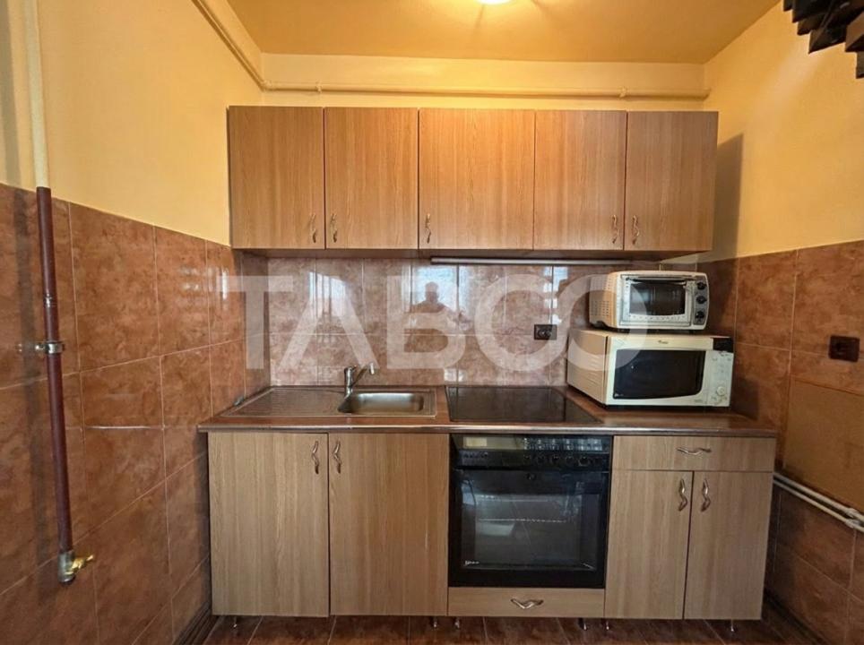 Apartament de vanzare 3 camere mobilate utilate si 2 bai zona Terezian