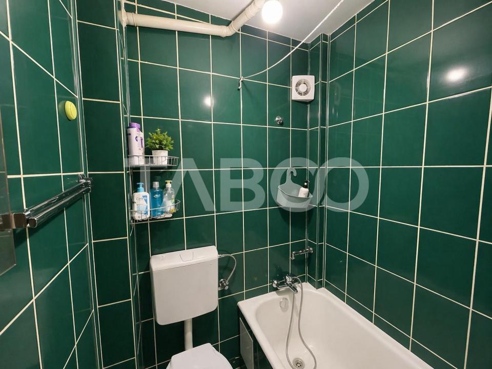 Apartament de vanzare  3 camere semidecomandat  etaj intermediar Sibiu