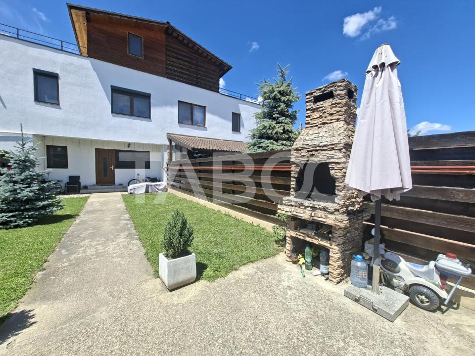  Apartament de vanzare 3 camere si gradina proprie de 147  mp
