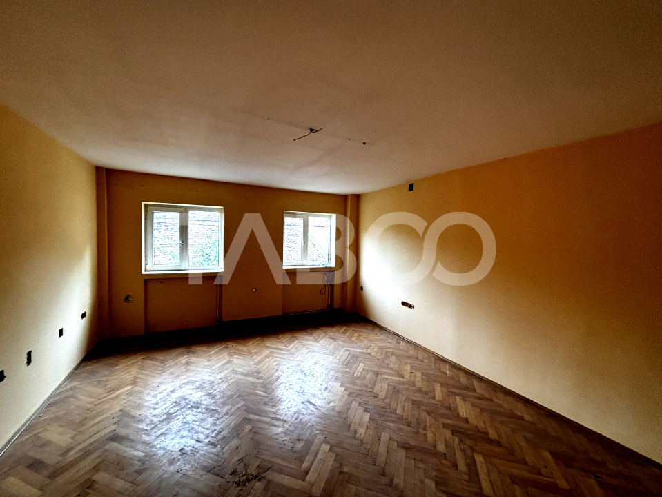 Apartament de vanzare  4 camere  110 mp Orasul de Jos Sibiu 