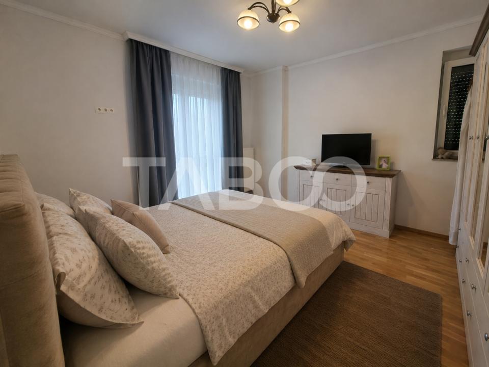 Apartament de vanzare 4 camere balcon boxa lift bloc nou zona Centrala