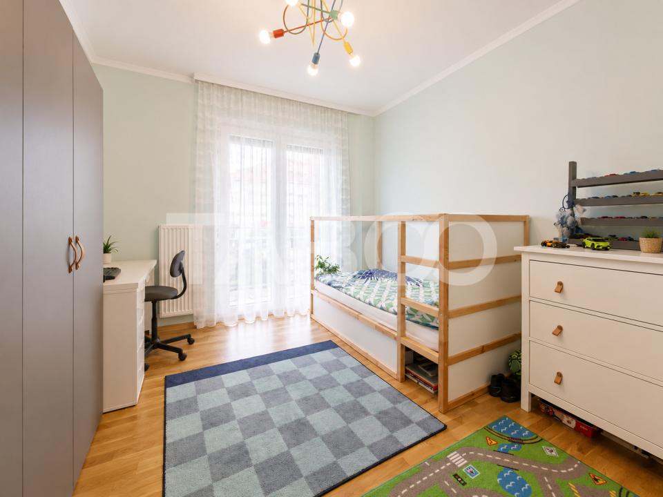Apartament de vanzare 4 camere balcon boxa lift bloc nou zona Centrala