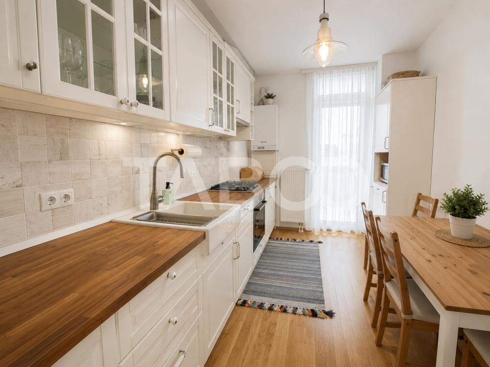 Apartament de vanzare 4 camere balcon boxa lift bloc nou zona Centrala