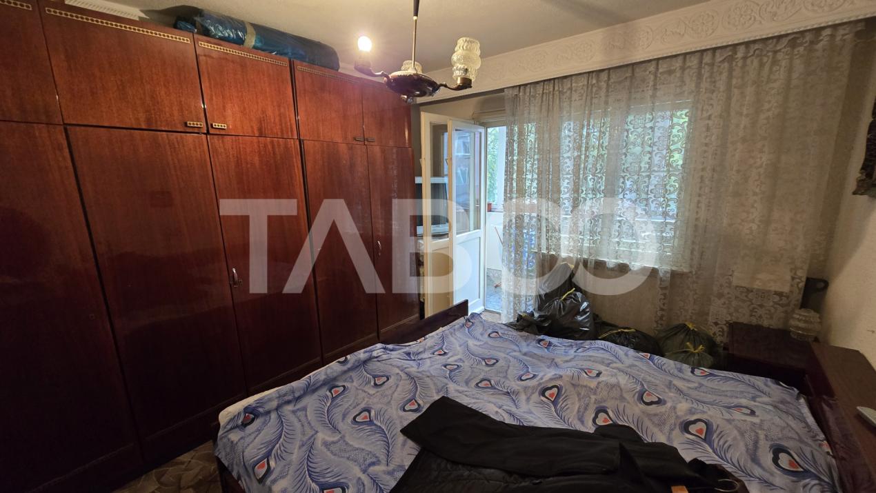 Apartament de vanzare 4 camere decomandate etaj 1 Vasile Aaron Sibiu