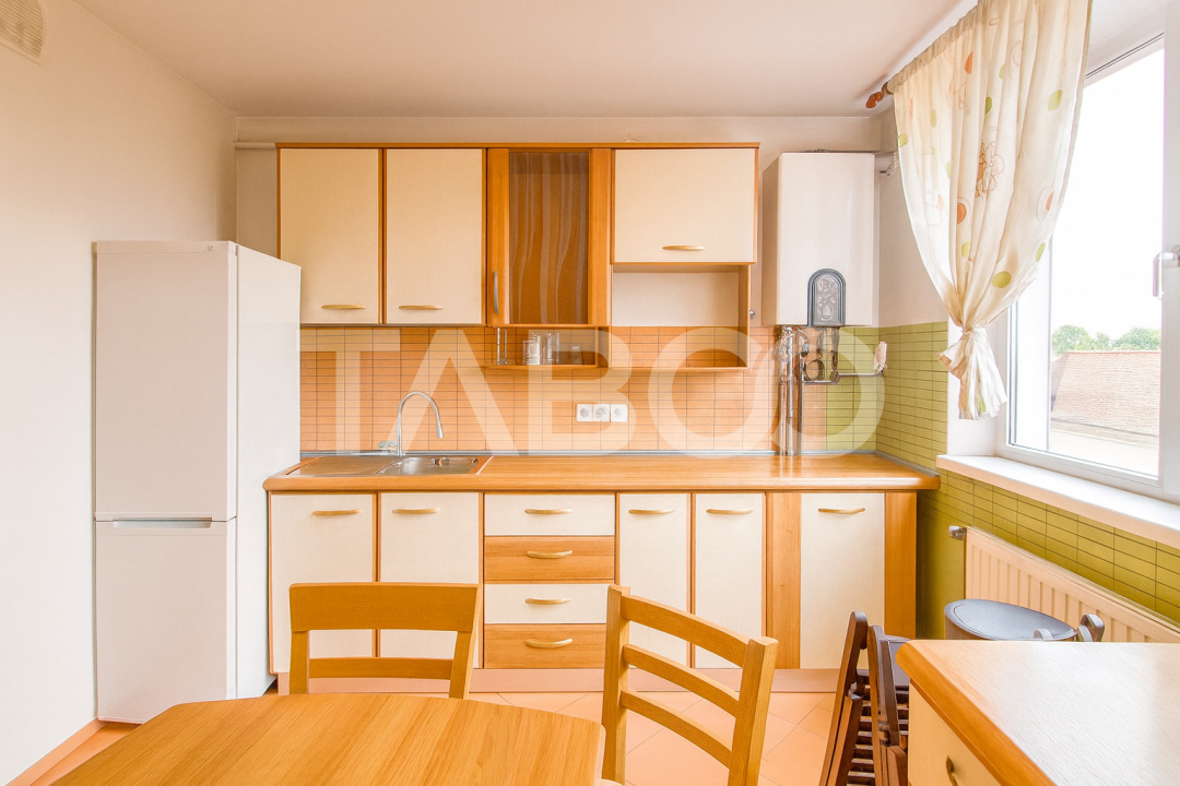 Apartament de vanzare 4 camere si balcon in Turnisor 85 mpu