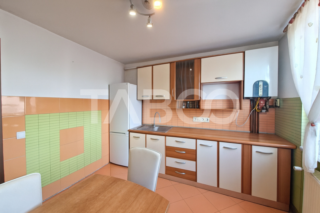 Apartament de vanzare 4 camere si balcon in Turnisor 85 mpu