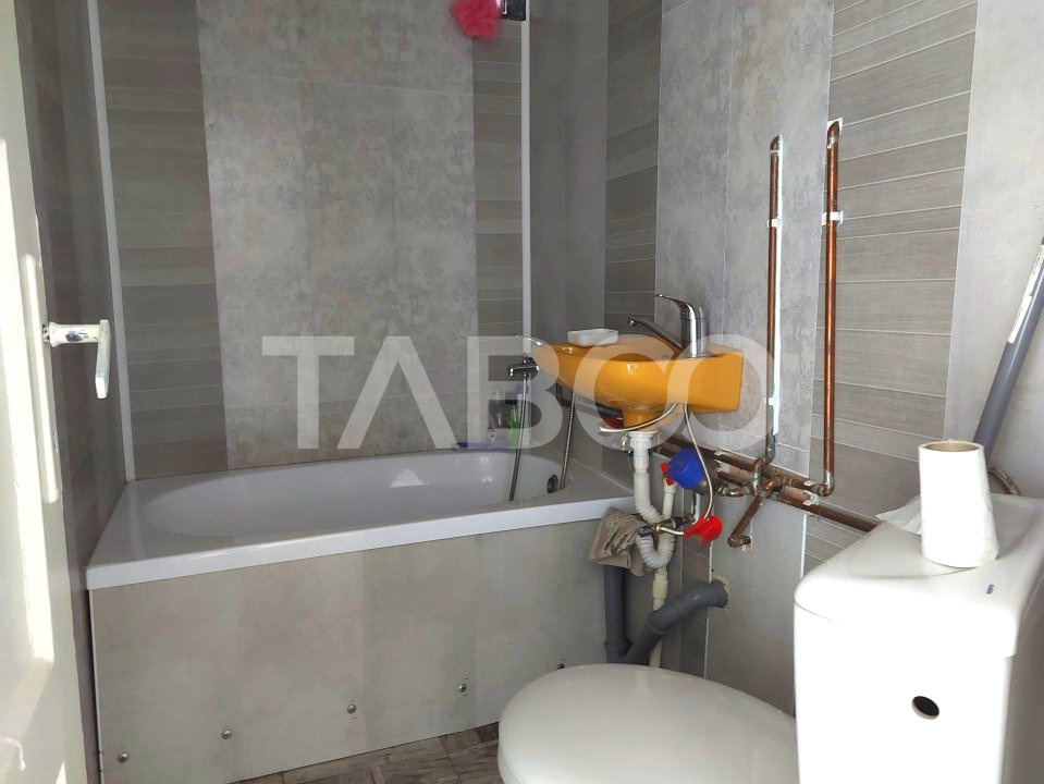 Apartament de vanzare 41 mp 2 camere etaj 2 balcon Cisnadie