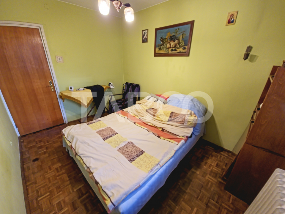 Apartament de vanzare 60mp decomandat 3 camere 2 balcoane  Strand