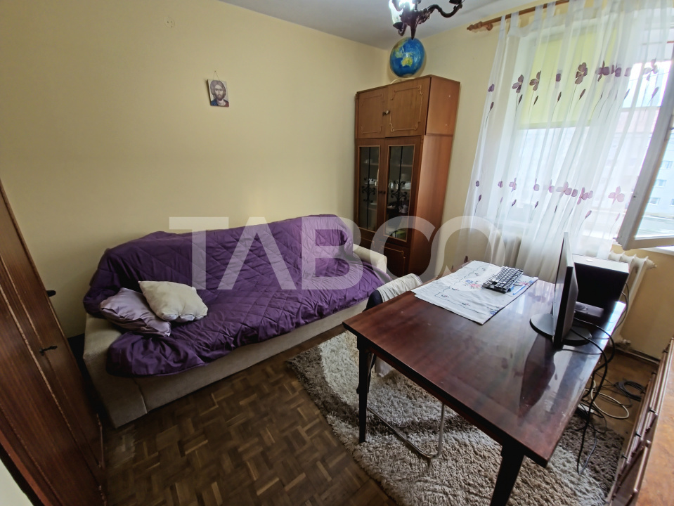 Apartament de vanzare 60mp decomandat 3 camere 2 balcoane  Strand