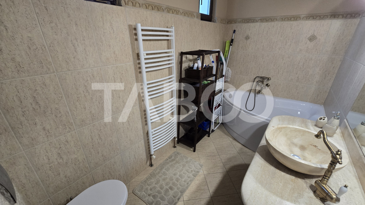 Apartament de vanzare 61mp 2 camere pretabil regim hotelier Piata Mare