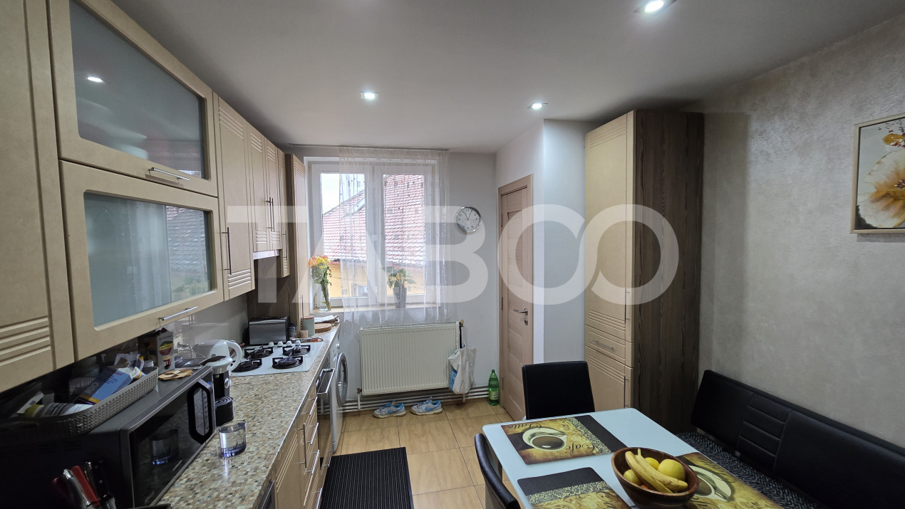 Apartament de vanzare 64mp 3 camere decomandate si balcon Turnisor 