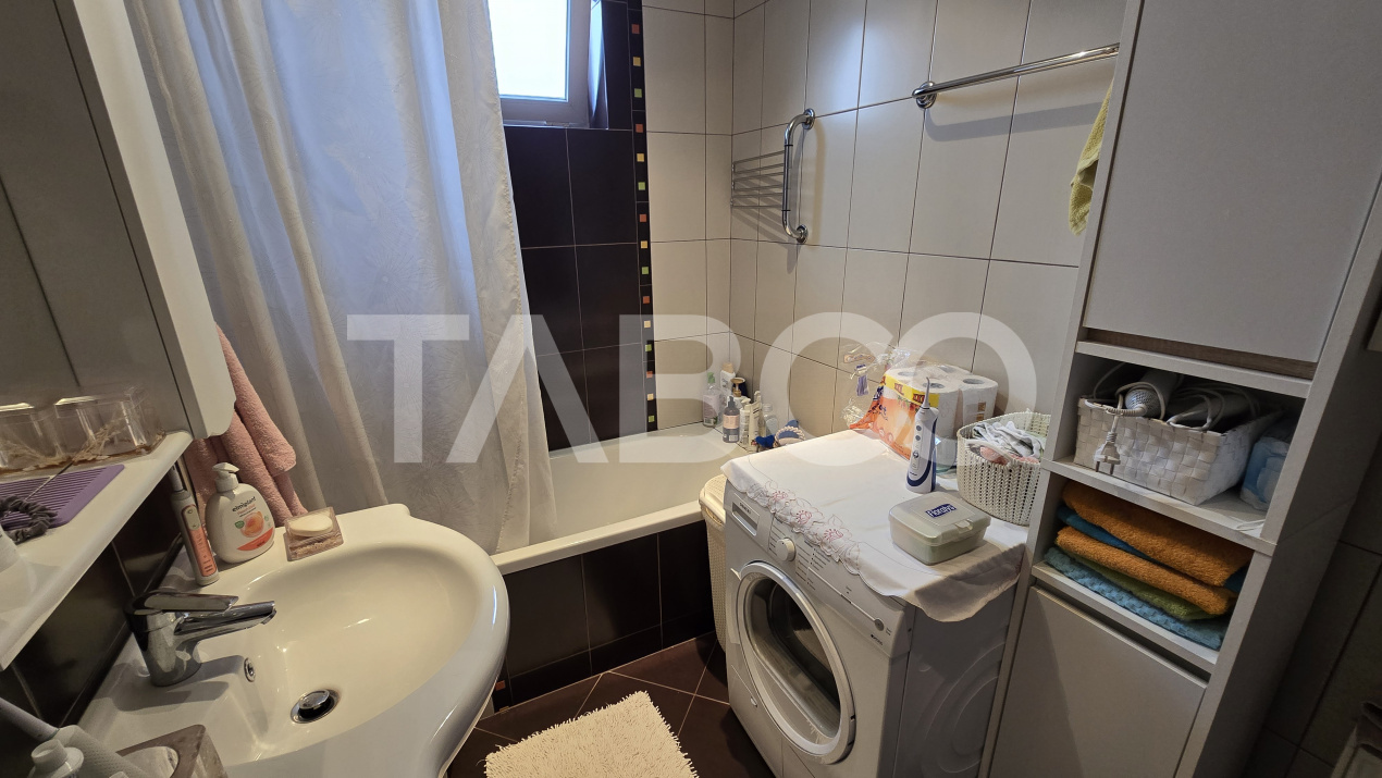 Apartament de vanzare 64mp 3 camere etaj intermediar balcon Turnisor