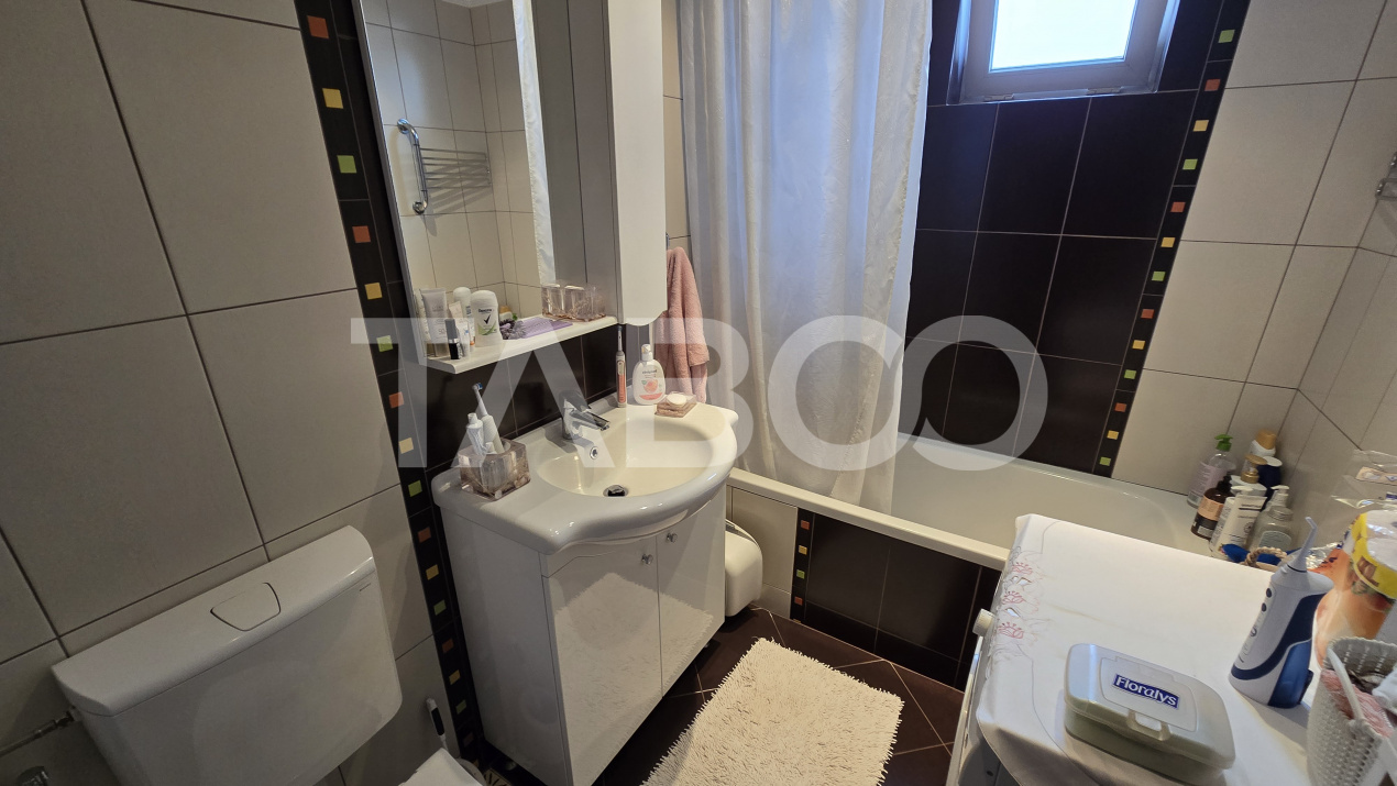 Apartament de vanzare 64mp 3 camere etaj intermediar balcon Turnisor