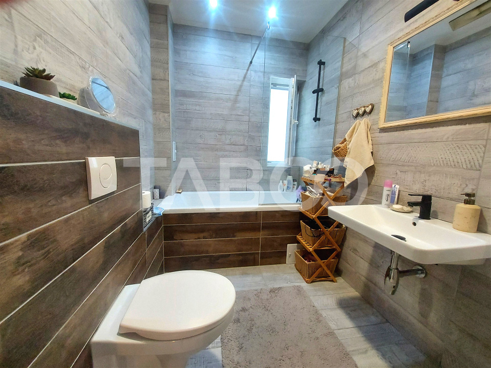 Apartament de vanzare 70 mpu etaj 1 dressing 2 balcoane Selimbar