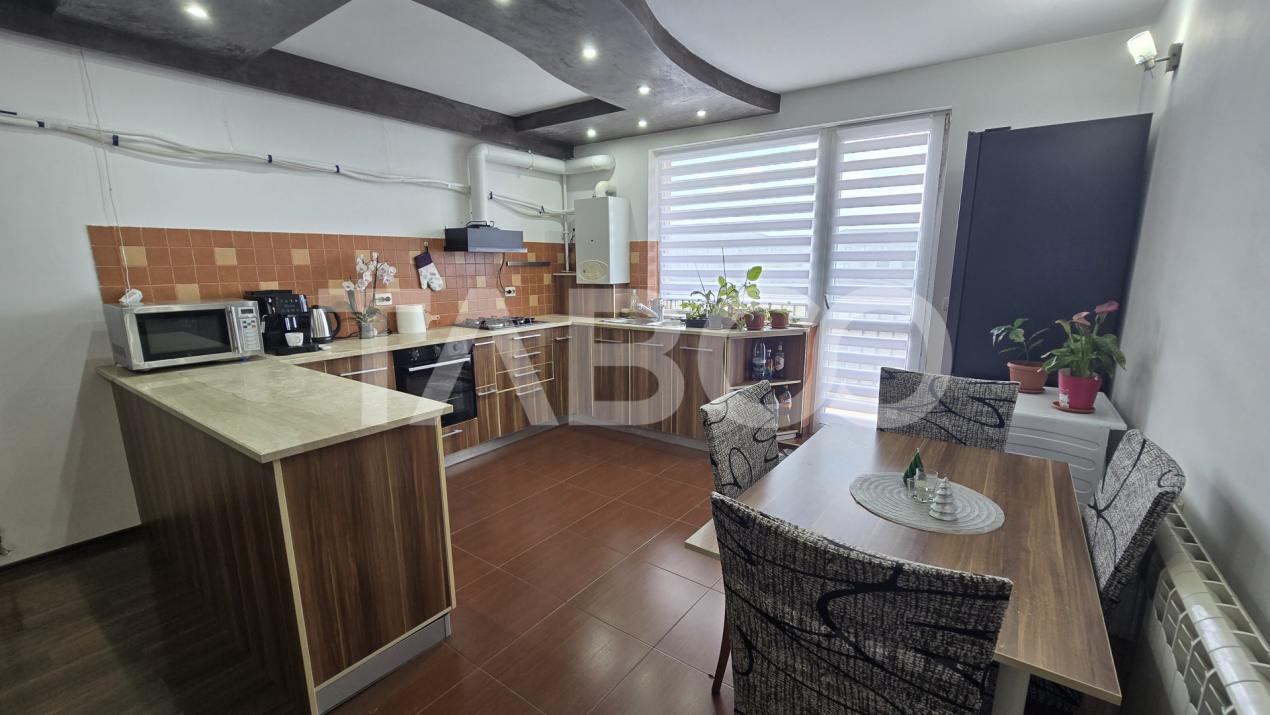 Apartament de vanzare 74mp 3 camere decomandate in zona Rahovei Sibiu