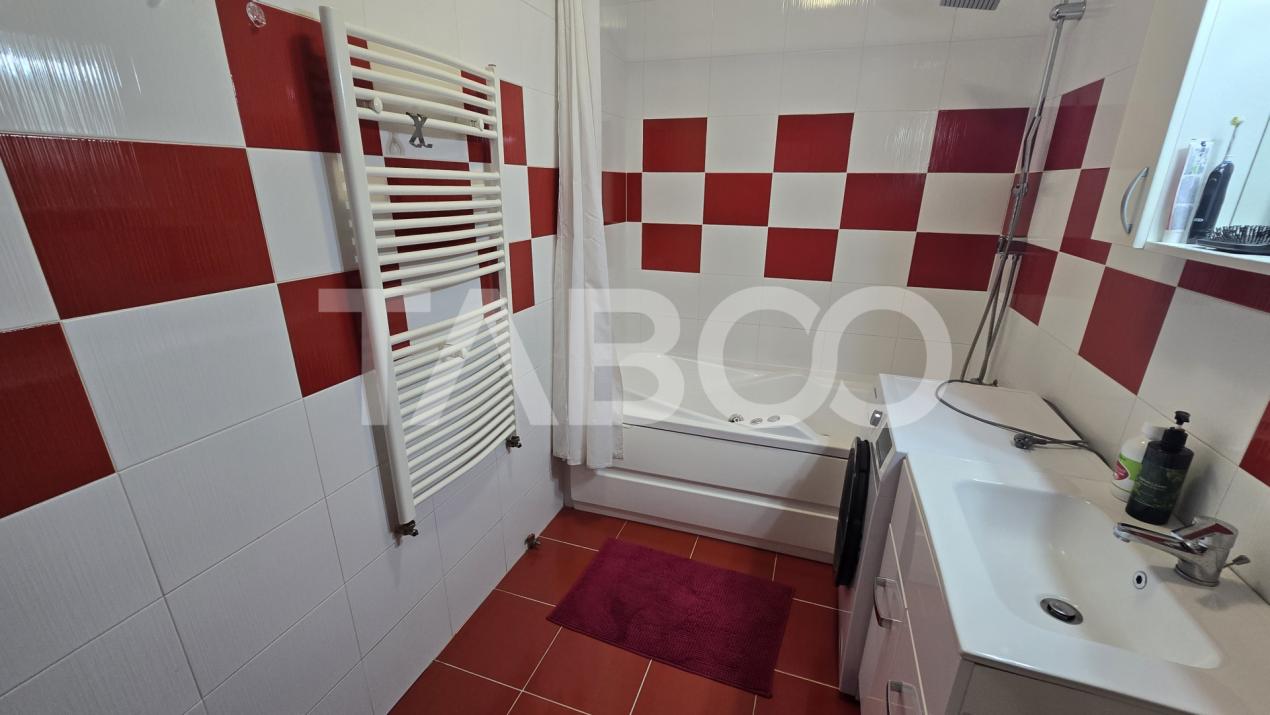 Apartament de vanzare 74mp 3 camere decomandate in zona Rahovei Sibiu