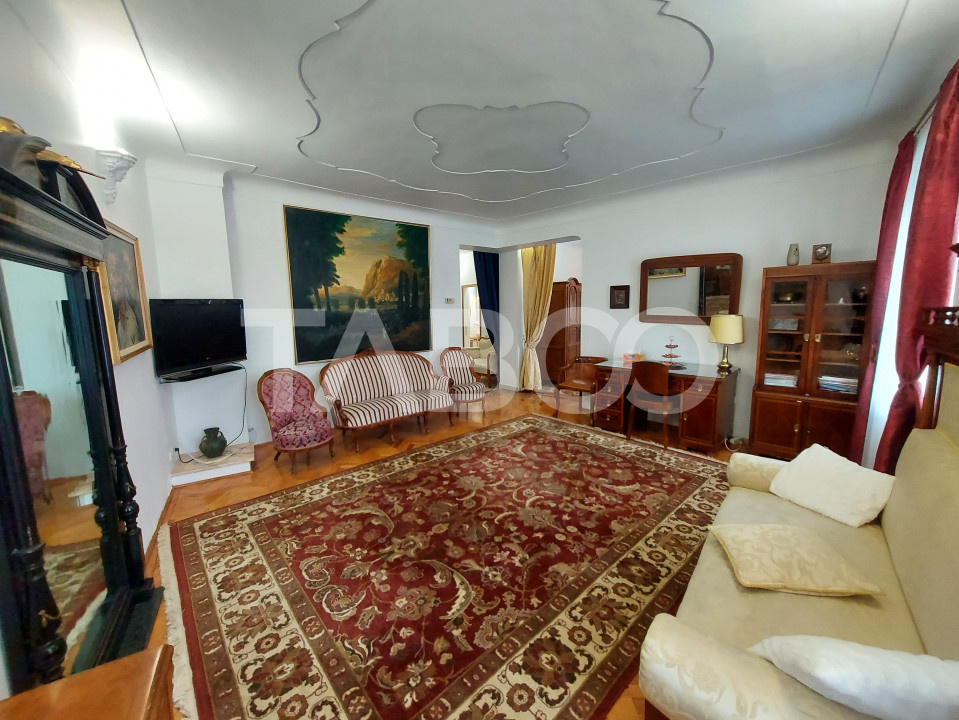 Apartament de vanzare 77 mpu 3 camere pivnita anexa in Centrul Istoric
