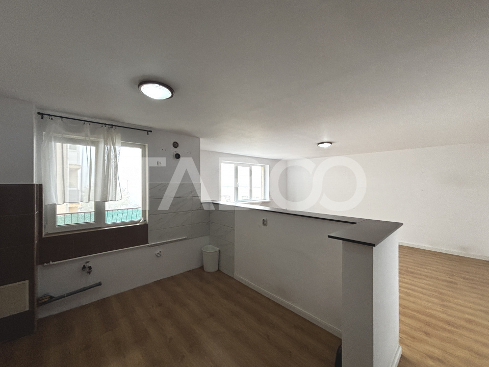 Apartament de vanzare 82 mp 3 camere doua balcoane Zona Rahovei