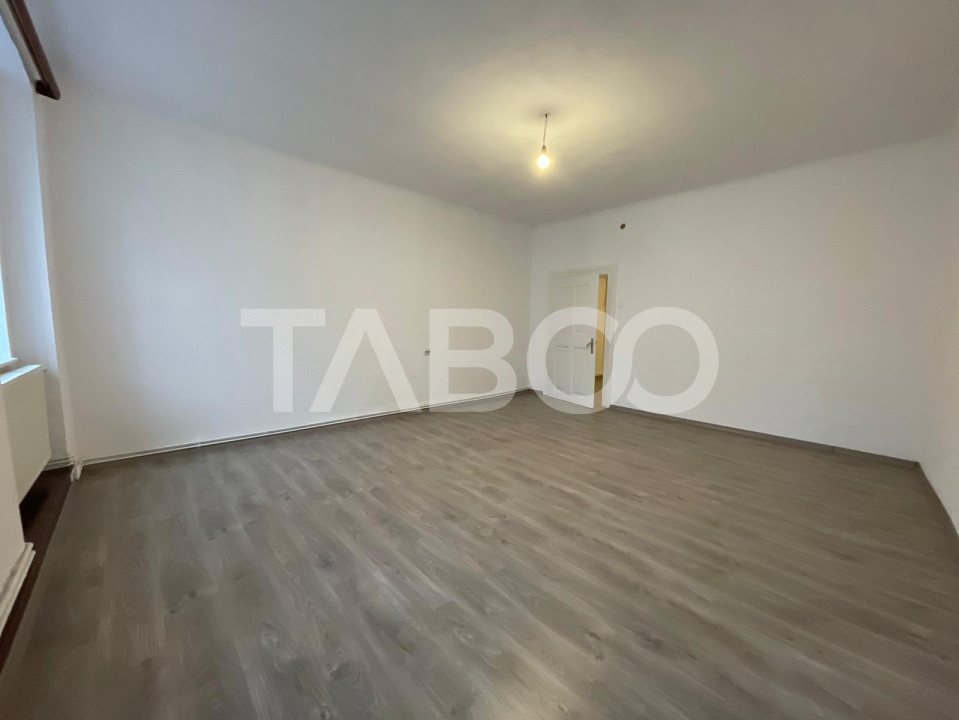 Apartament de vanzare 91 mpu loc de parcare in centrul orasului 