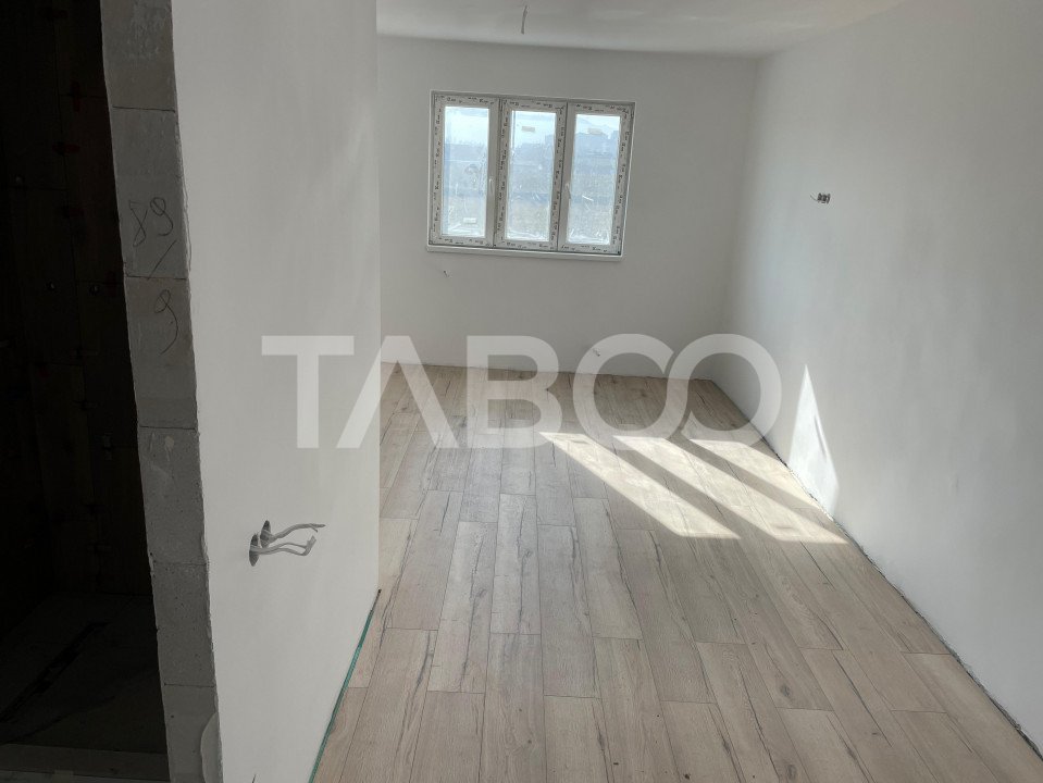 Apartament de vanzare cu 2 camere decomandate cu balcon
