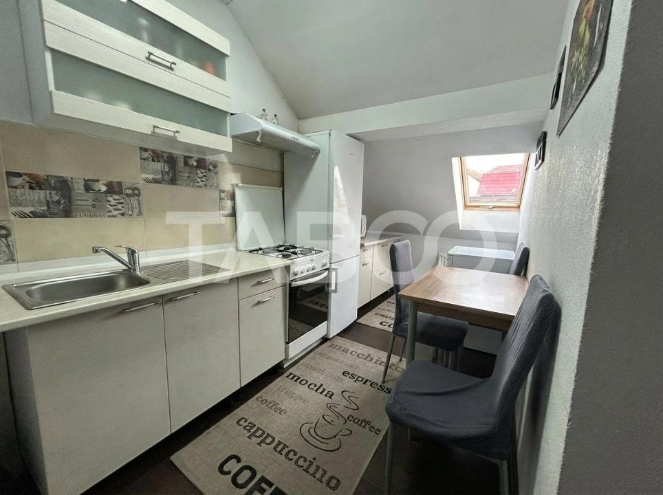 Apartament de vanzare cu 2 camere in bloc cu curte zona Turnisor 