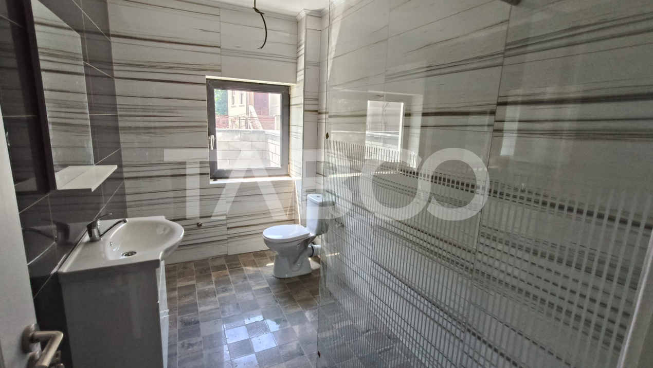 Apartament de vanzare cu 2 camere si curte proprie in bloc nou