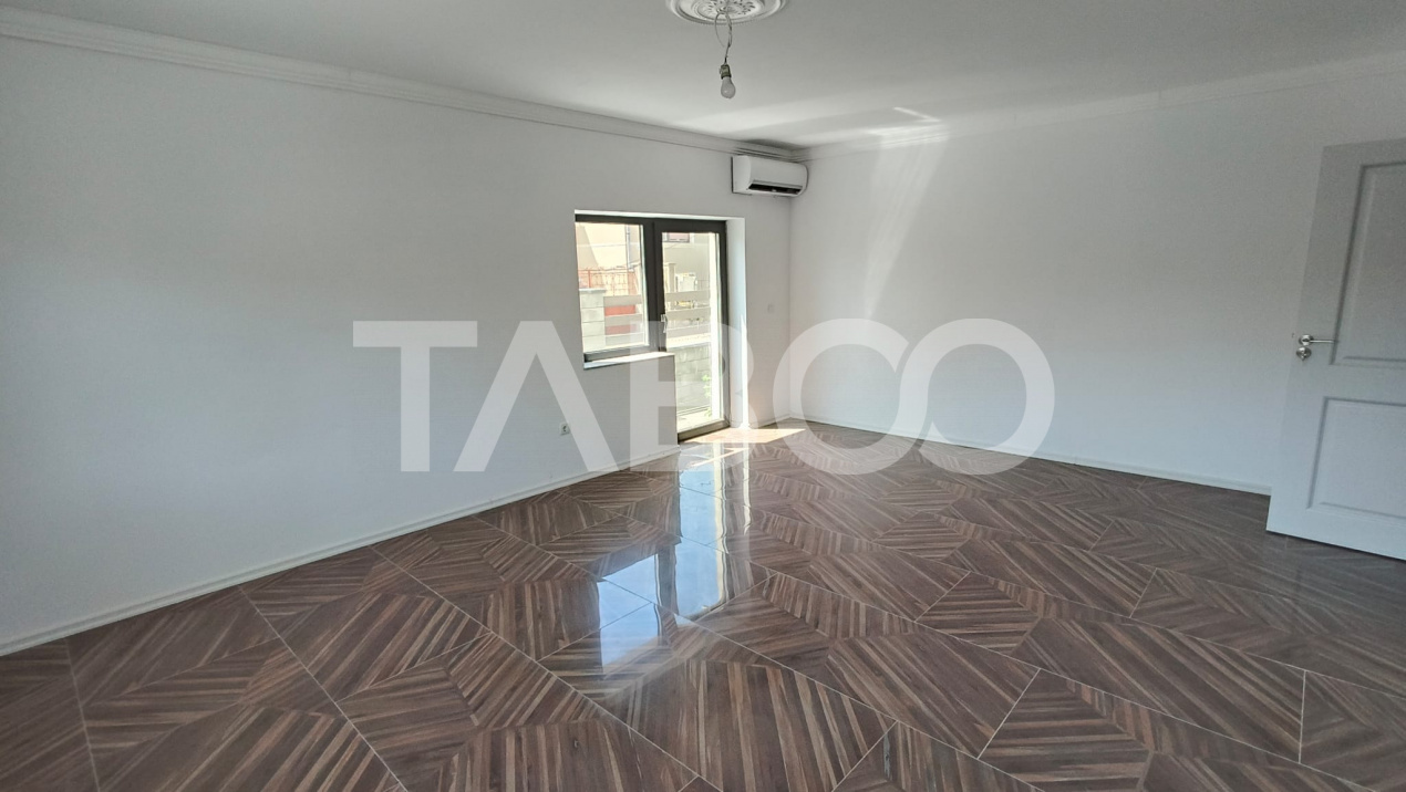 Apartament de vanzare cu 2 camere si curte proprie in bloc nou