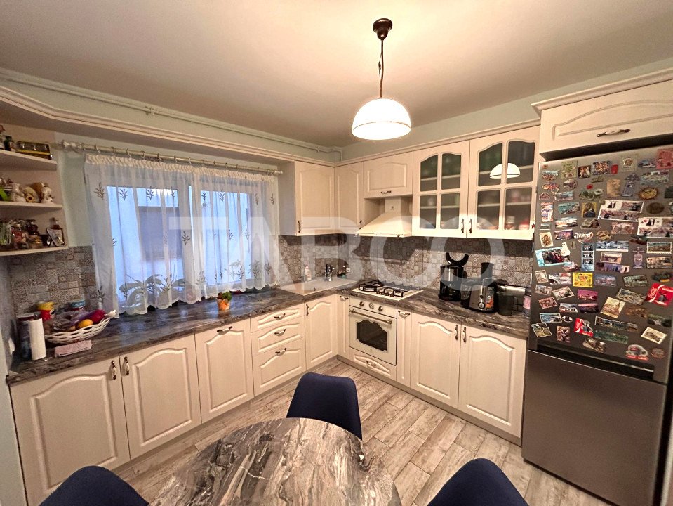 Apartament de vanzare cu 3 camere 2 bai 2 balcoane pivnita si parcare