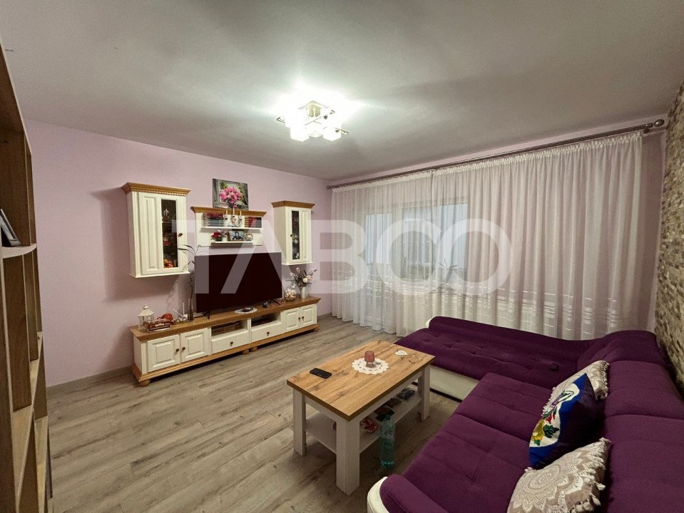 Apartament de vanzare cu 3 camere 2 bai 2 balcoane pivnita si parcare in Sibiu - Dorului