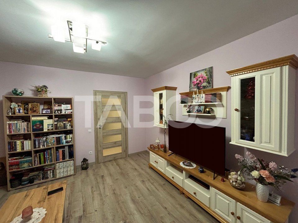 Apartament de vanzare cu 3 camere 2 bai 2 balcoane pivnita si parcare