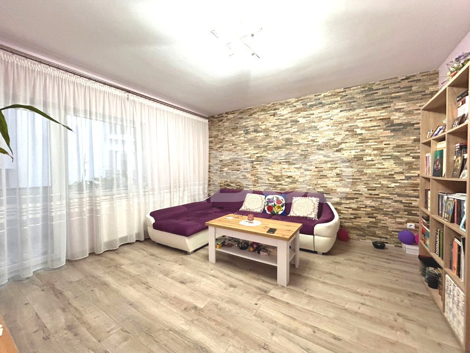 Apartament de vanzare cu 3 camere 2 bai 2 balcoane pivnita si parcare
