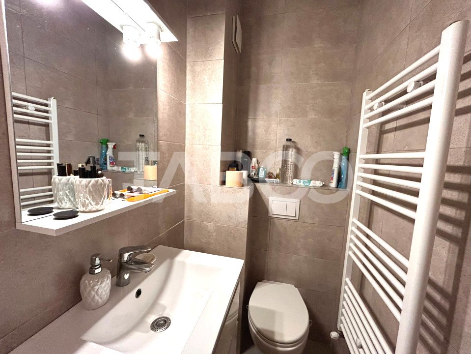 Apartament de vanzare cu 3 camere 2 bai 2 balcoane pivnita si parcare