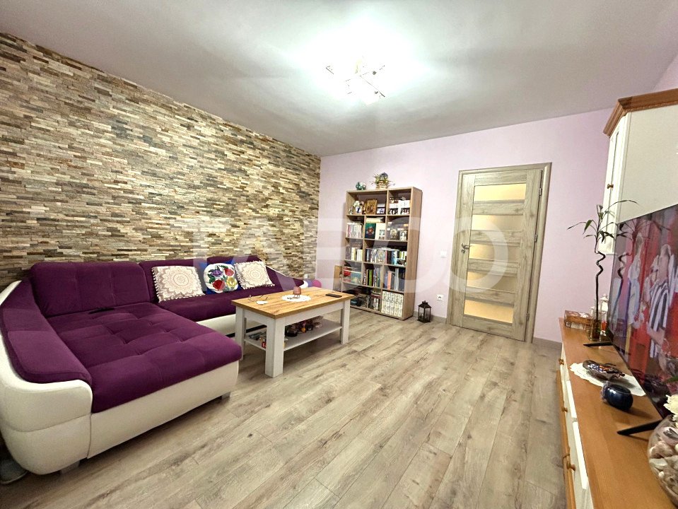 Apartament de vanzare cu 3 camere 2 bai 2 balcoane pivnita si parcare
