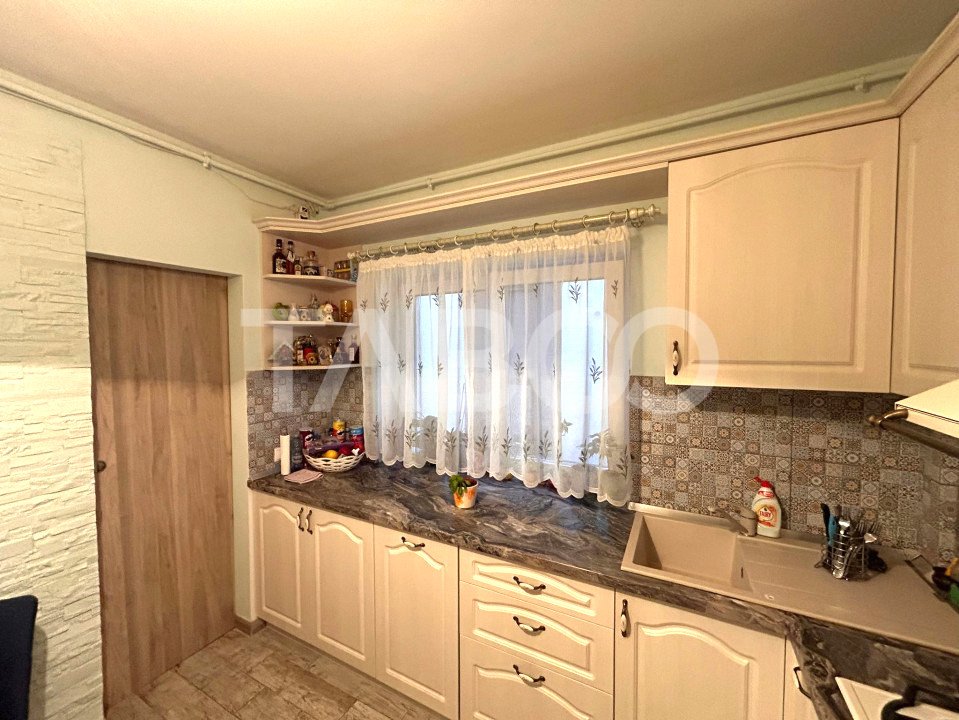 Apartament de vanzare cu 3 camere 2 bai 2 balcoane pivnita si parcare