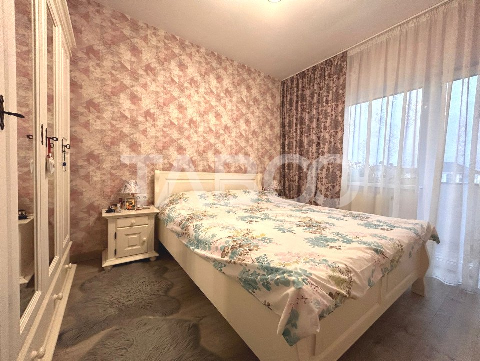 Apartament de vanzare cu 3 camere 2 bai 2 balcoane pivnita si parcare