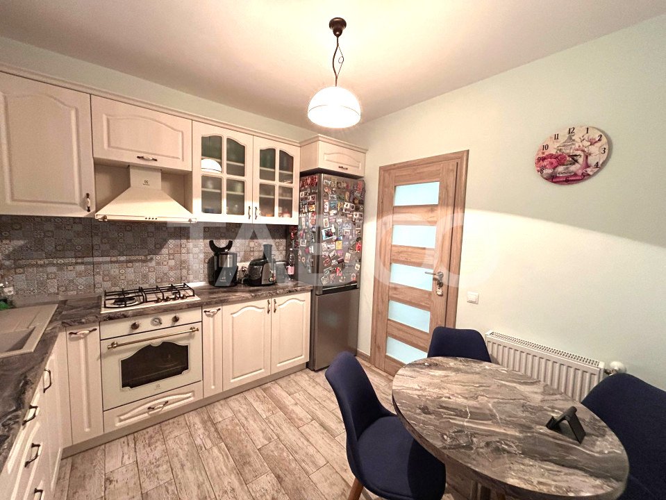 Apartament de vanzare cu 3 camere 2 bai 2 balcoane pivnita si parcare