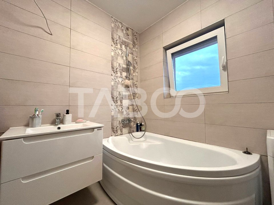Apartament de vanzare cu 3 camere 2 bai 2 balcoane pivnita si parcare
