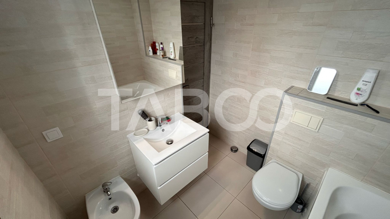 Apartament de vanzare cu 3 camere 2 bai 2 locuri de parcare in Sibiu