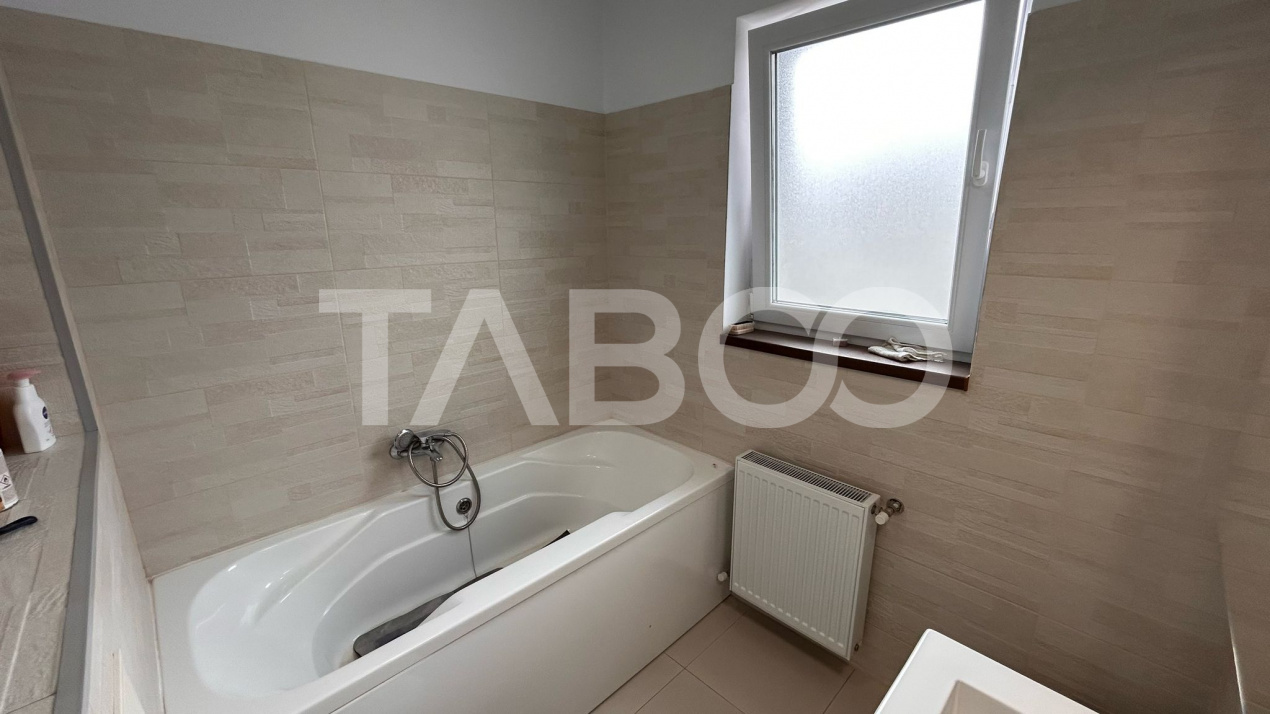Apartament de vanzare cu 3 camere 2 bai 2 locuri de parcare in Sibiu