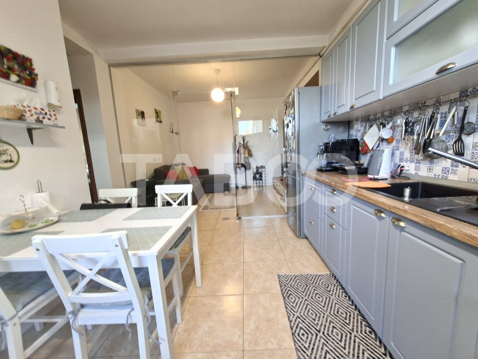 Apartament de vanzare cu 3 camere cu gradina de 85 mp si 2 parcari