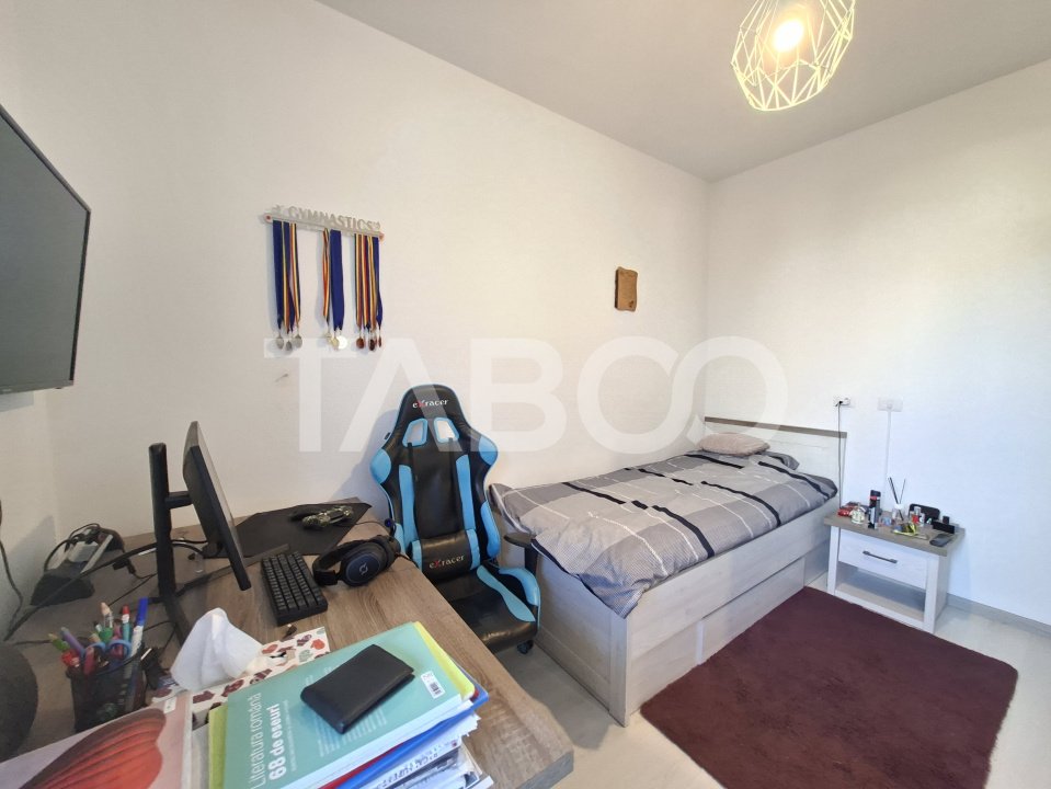 Apartament de vanzare cu 3 camere cu gradina de 85 mp si 2 parcari