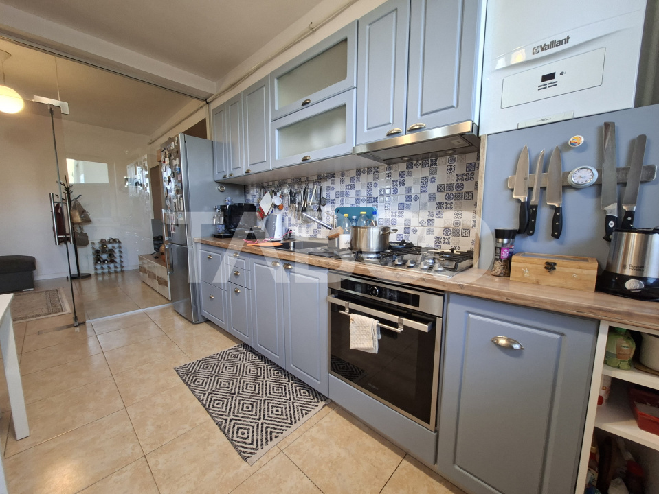 Apartament de vanzare cu 3 camere cu gradina de 85 mp si 2 parcari