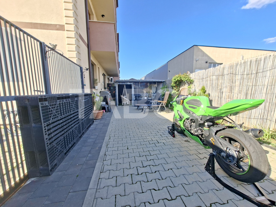 Apartament de vanzare cu 3 camere cu gradina de 85 mp si 2 parcari