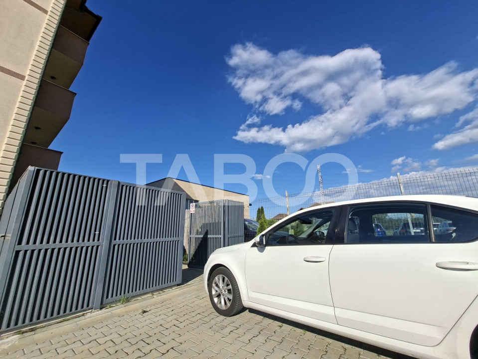 Apartament de vanzare cu 3 camere cu gradina de 85 mp si 2 parcari