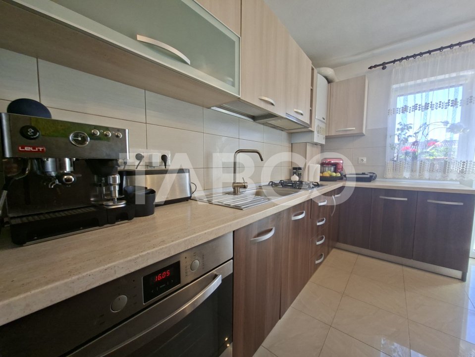 Apartament de vanzare cu 3 camere etaj 1 balcon in bloc nou Central