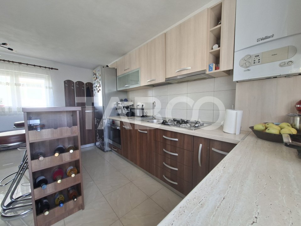 Apartament de vanzare cu 3 camere etaj 1 balcon in bloc nou Central