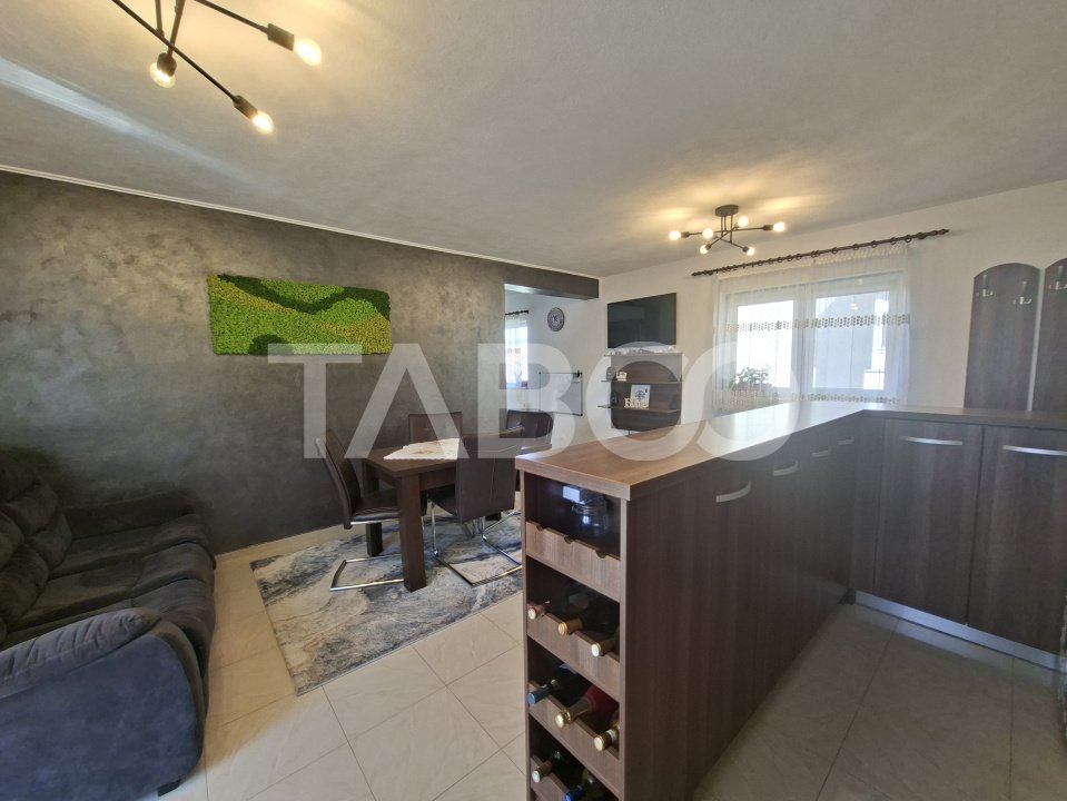 Apartament de vanzare cu 3 camere etaj 1 balcon in bloc nou Central
