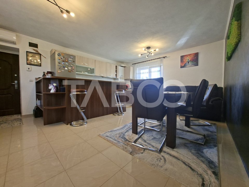 Apartament de vanzare cu 3 camere etaj 1 balcon in bloc nou Central